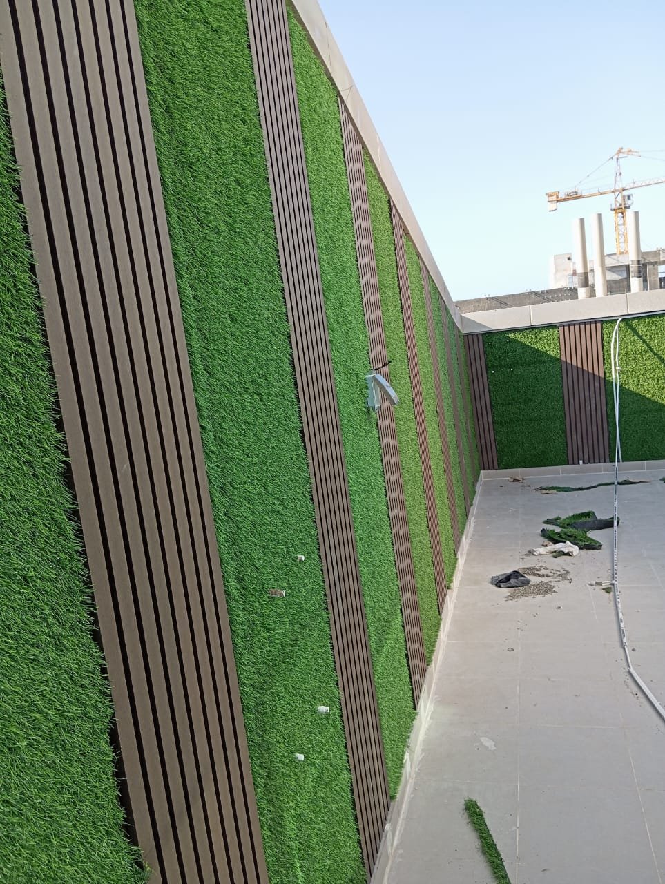 Grass and slat feature wall — rooftop terrace